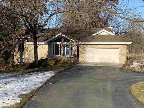 2478 E Bourbonnais Pl, Byron, IL 61010 photo 2
