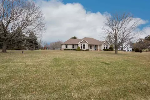 7530 Joy Ln, Roscoe, IL 61073 photo 2
