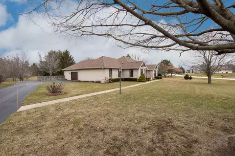 7530 Joy Ln, Roscoe, IL 61073 photo 3