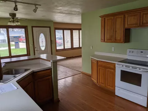 310 E Grove St, Capron, IL 61012 photo 5