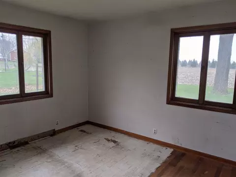 310 E Grove St, Capron, IL 61012 photo 7