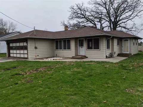 310 E Grove St, Capron, IL 61012 photo 1
