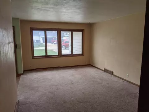 310 E Grove St, Capron, IL 61012 photo 4
