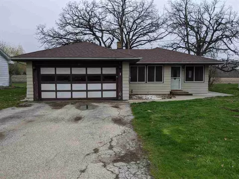 310 E Grove St, Capron, IL 61012 photo 2