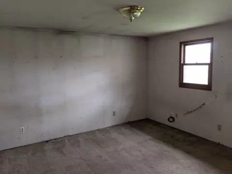 310 E Grove St, Capron, IL 61012 photo 8