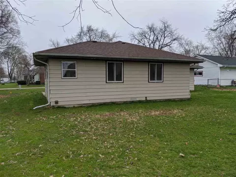 310 E Grove St, Capron, IL 61012 photo 12