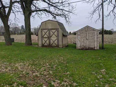 310 E Grove St, Capron, IL 61012 photo 13