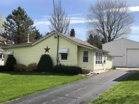 908 Jackson St, Pecatonica, IL 61063 photo 1