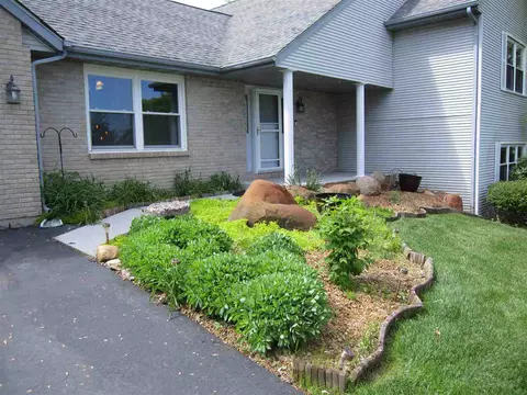 7937 Windspoint Rd, Roscoe, IL 61073 photo 2