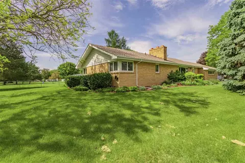 10483 Geneva Dr, Roscoe, IL 61073 photo 1