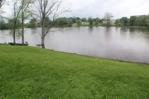 215 E River St, Rockton, IL 61072 photo 3