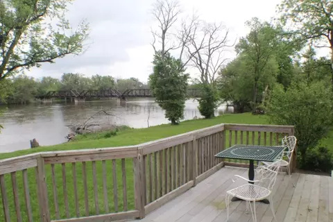 215 E River St, Rockton, IL 61072 photo 2