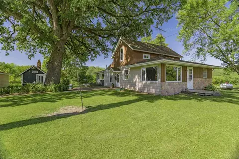 9639 River Rd, Ridott, IL 61067 photo 1