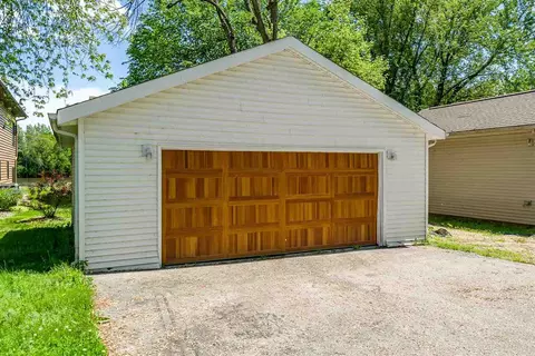 11109 Edgemere Ter, Roscoe, IL 61073 photo 2