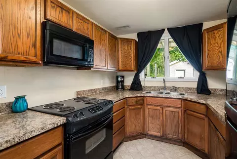 11109 Edgemere Ter, Roscoe, IL 61073 photo 16