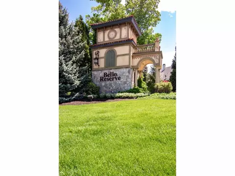 933 Tivoli Dr, Rockford, IL 61107