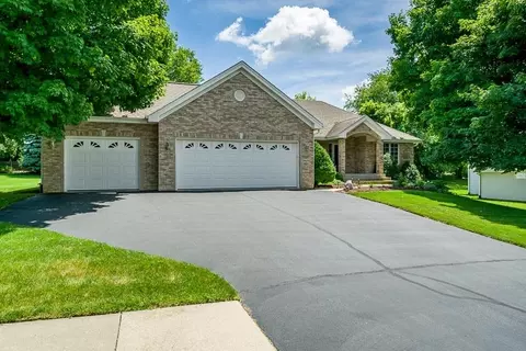 9829 Rambouillet Rdg, Roscoe, IL 61073 photo 1
