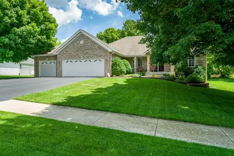 9829 Rambouillet Rdg, Roscoe, IL 61073 photo 3
