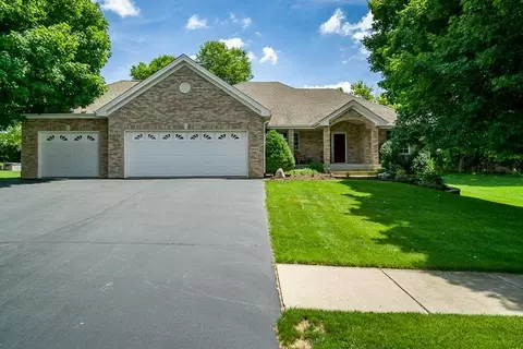 9829 Rambouillet Rdg, Roscoe, IL 61073 photo 2