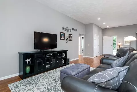 9829 Rambouillet Rdg, Roscoe, IL 61073 photo 12