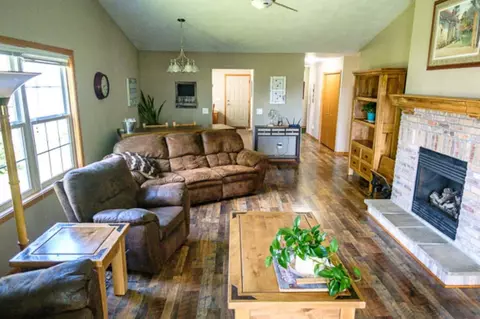 641 Grove St, Pecatonica, IL 61063 photo 5