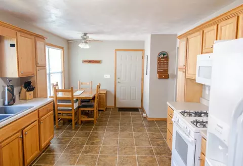 641 Grove St, Pecatonica, IL 61063 photo 2