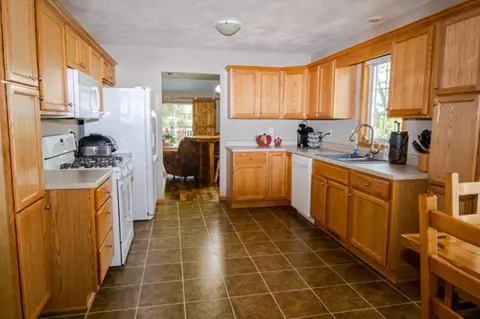 641 Grove St, Pecatonica, IL 61063 photo 4