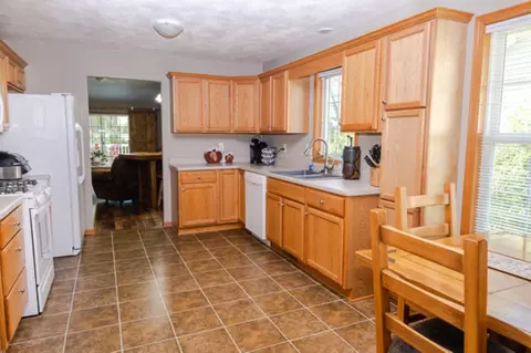 641 Grove St, Pecatonica, IL 61063 photo 3