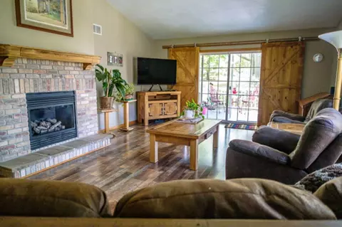 641 Grove St, Pecatonica, IL 61063 photo 6