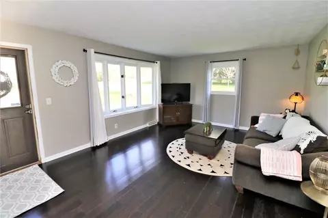 5693 Thompson Dr, Roscoe, IL 61073 photo 3