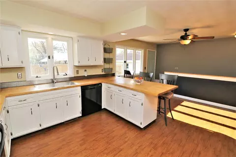 5693 Thompson Dr, Roscoe, IL 61073 photo 7