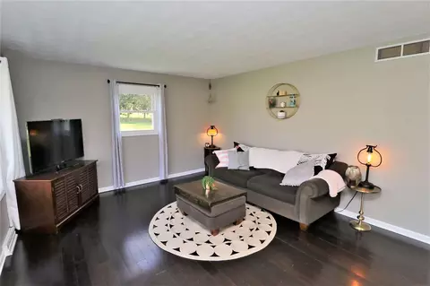 5693 Thompson Dr, Roscoe, IL 61073 photo 4