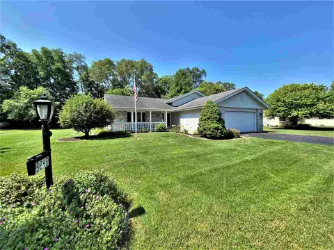 5245 Rowena Dr, Roscoe, IL 61073 photo 1