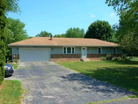 4502 Straw Ln, Roscoe, IL 61073 photo 1
