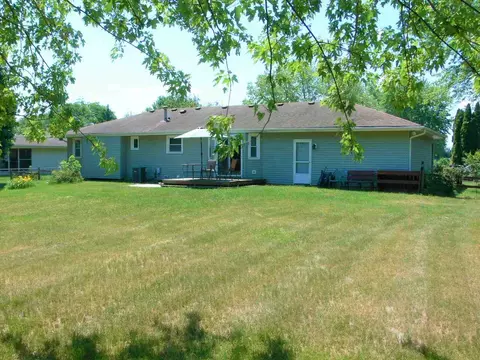 4502 Straw Ln, Roscoe, IL 61073 photo 3
