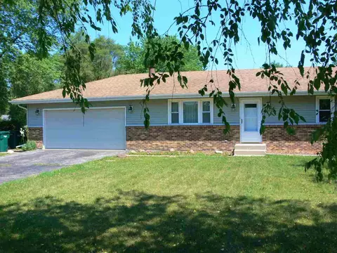 4502 Straw Ln, Roscoe, IL 61073 photo 2