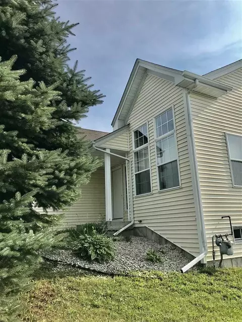 11317 Jasmine Dr, Roscoe, IL 61073 photo 2