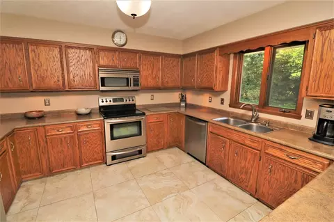 5215 Rowena Dr, Roscoe, IL 61073 photo 10