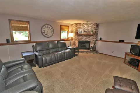 5215 Rowena Dr, Roscoe, IL 61073 photo 24
