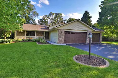 5215 Rowena Dr, Roscoe, IL 61073 photo 1