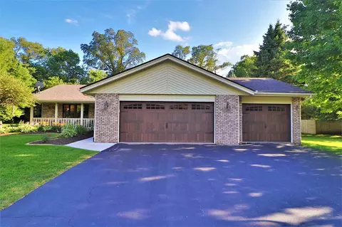 5215 Rowena Dr, Roscoe, IL 61073 photo 2