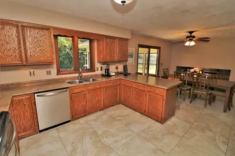 5215 Rowena Dr, Roscoe, IL 61073 photo 11