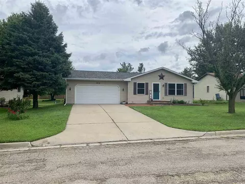 1510 Monroe St, Pecatonica, IL 61063 photo 1