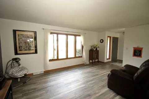 9758 Redfield, Roscoe, IL 61073 photo 5