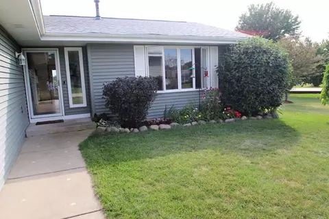 9758 Redfield, Roscoe, IL 61073 photo 3