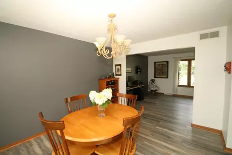 9758 Redfield, Roscoe, IL 61073 photo 7
