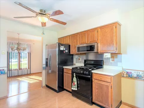 9655 Applegate Dr, Roscoe, IL 61073 photo 9