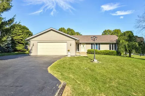 9655 Applegate Dr, Roscoe, IL 61073 photo 1