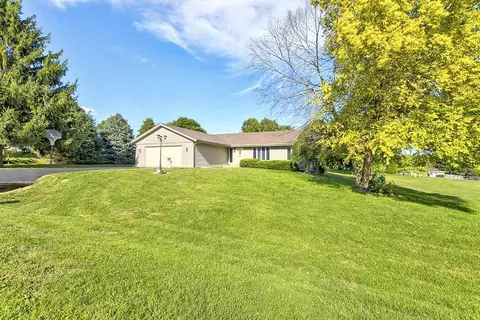 9655 Applegate Dr, Roscoe, IL 61073 photo 2