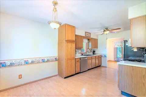 9655 Applegate Dr, Roscoe, IL 61073 photo 11
